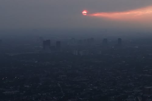 Comment la météo affecte la fumée des feux de forêt?