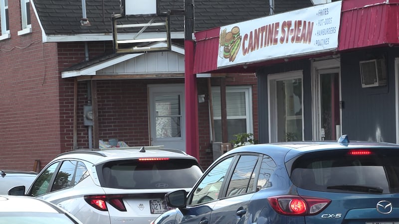 «Je sais qu’il a fait exprès»: la victime d’un pédophile sous le choc après qu’il a ouvert une cantine près de 2 écoles