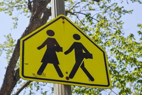 «Dangereux pour les enfants»: le comportement des automobilistes dans les zones scolaires dénoncé