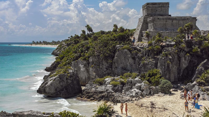 Des voyageurs profitent d'une plage à Tulum, au Mexique. Photo non datée.