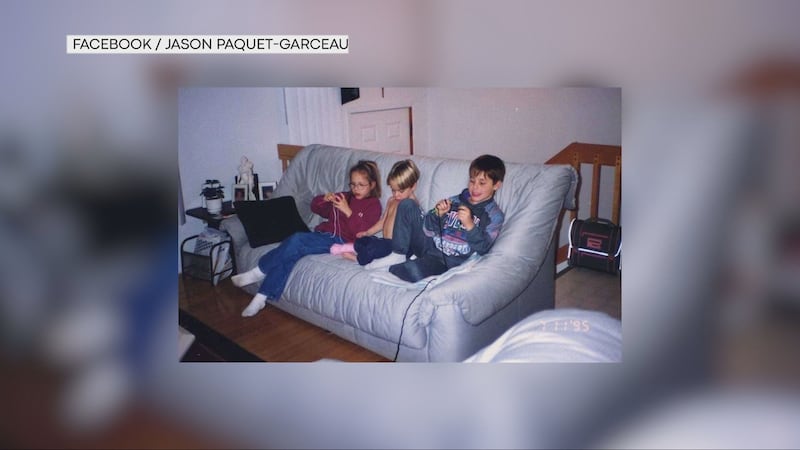 Jason Paquet-Garceau avait 5 ans en juillet 1996. Il a perdu son frère et sa sœur, Mathieu et Andréa. Sa fratrie a été emportée par un éboulement qui a enseveli la maison familiale à La Baie.