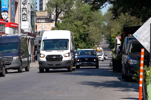«C’est dommage»: le retour des voitures sur la rue Saint-Denis en déçoit plusieurs