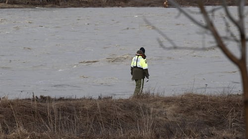Les recherches ont repris pour trouver un homme qui est tombé à l'eau en Beauce