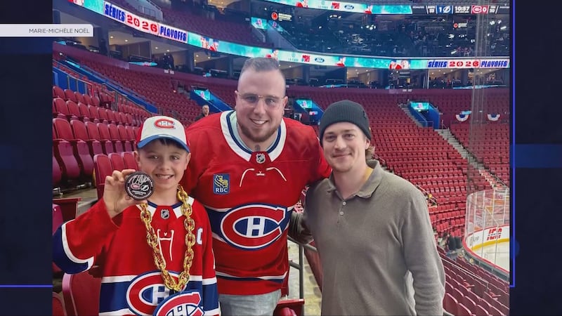 Brayden, Maxime Leclerc et Samuel Montembeault. Atteint d’un lymphome de Hodgkin, le jeune Brayden, neuf ans, souhaitait une chose avant d’entamer ses traitements de chimiothérapie: assister au 6e match opposant le Canadien de Montréal au Lightning de Tampa Bay. Le souhait du jeune homme s’est réalisé grâce à la générosité du Sherbrookois Maxime Leclerc et la magie des réseaux sociaux.