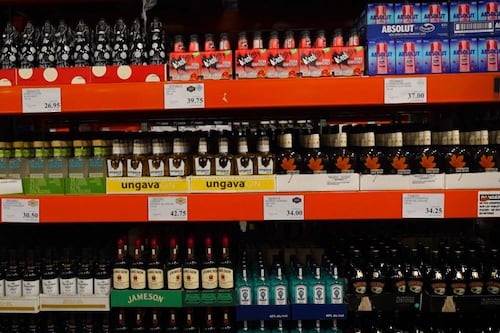 La SAQ au Costco et chez Couche-Tard: une décision qui «inquiète beaucoup» un organisme