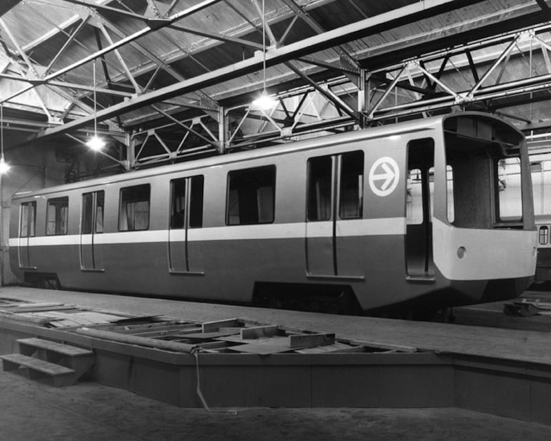 Photo d'une maquette d'une voiture de métro, 1963.