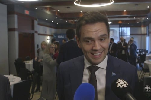 Charles Milliard en mode séduction en Chaudière-Appalaches