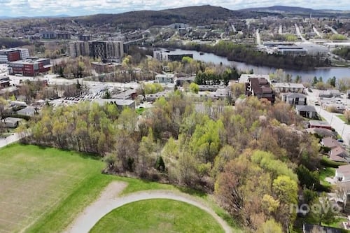 L'arrivée possible de grande tour de télécommunication inquiète à Sherbrooke