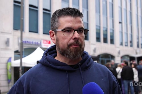 Le syndicat des enseignants du Québec manifestent devant les bureaux de Jean Boulet