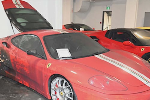 Une caméra a filmé l’explosion d’une voiture de Luc Poirier chez un concessionnaire Ferrari
