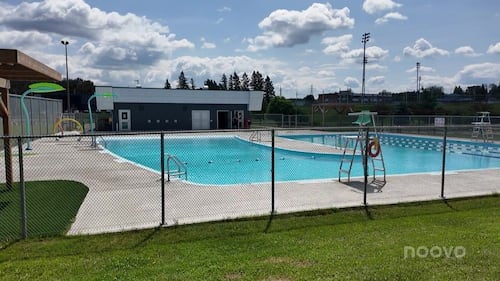 Des citoyennes dénoncent l’état de la piscine du parc Alcide-Reid
