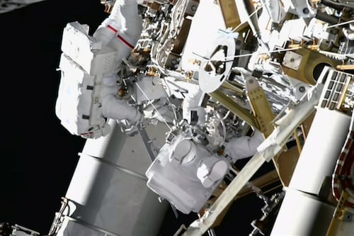 Sortie dans l'espace pour deux astronautes de la Station spatiale internationale